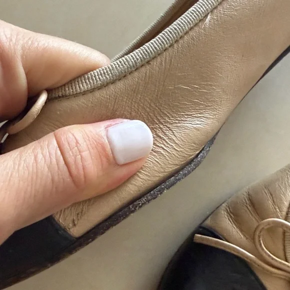 CHANEL Lambskin Beige and Black Flats - Picture 9 of 16